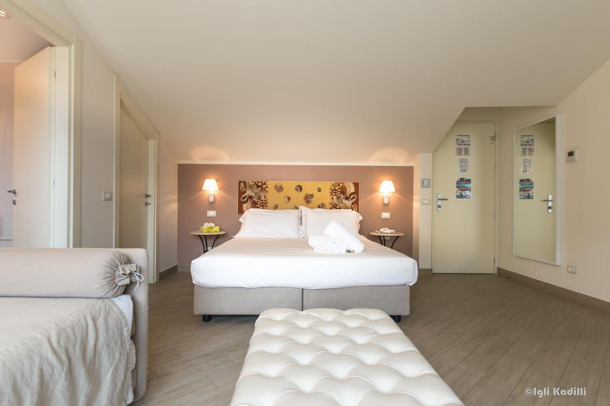 Hotel San Pietro Palace ฟีนาเลลีกูเร ภายนอก รูปภาพ
