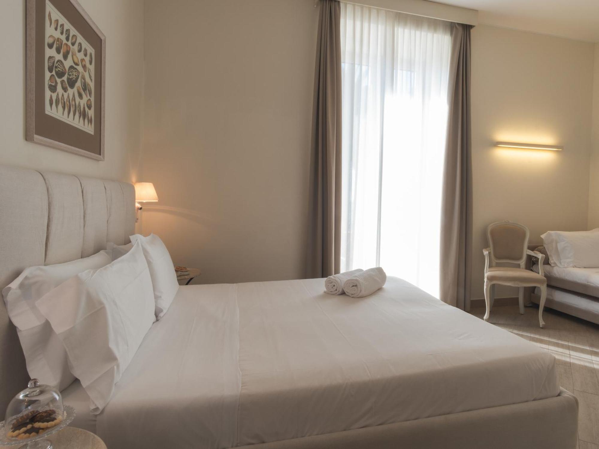 Hotel San Pietro Palace ฟีนาเลลีกูเร ภายนอก รูปภาพ