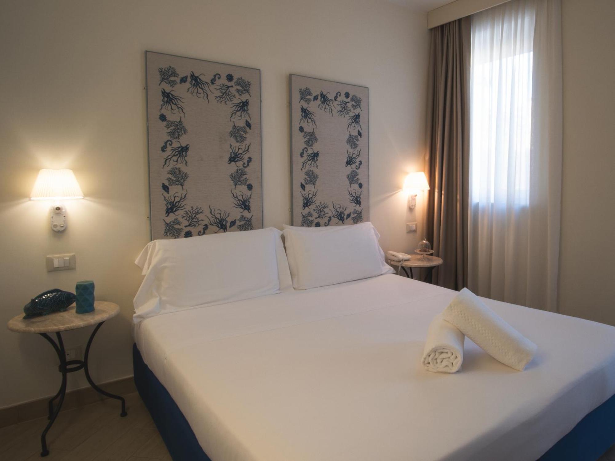 Hotel San Pietro Palace ฟีนาเลลีกูเร ภายนอก รูปภาพ