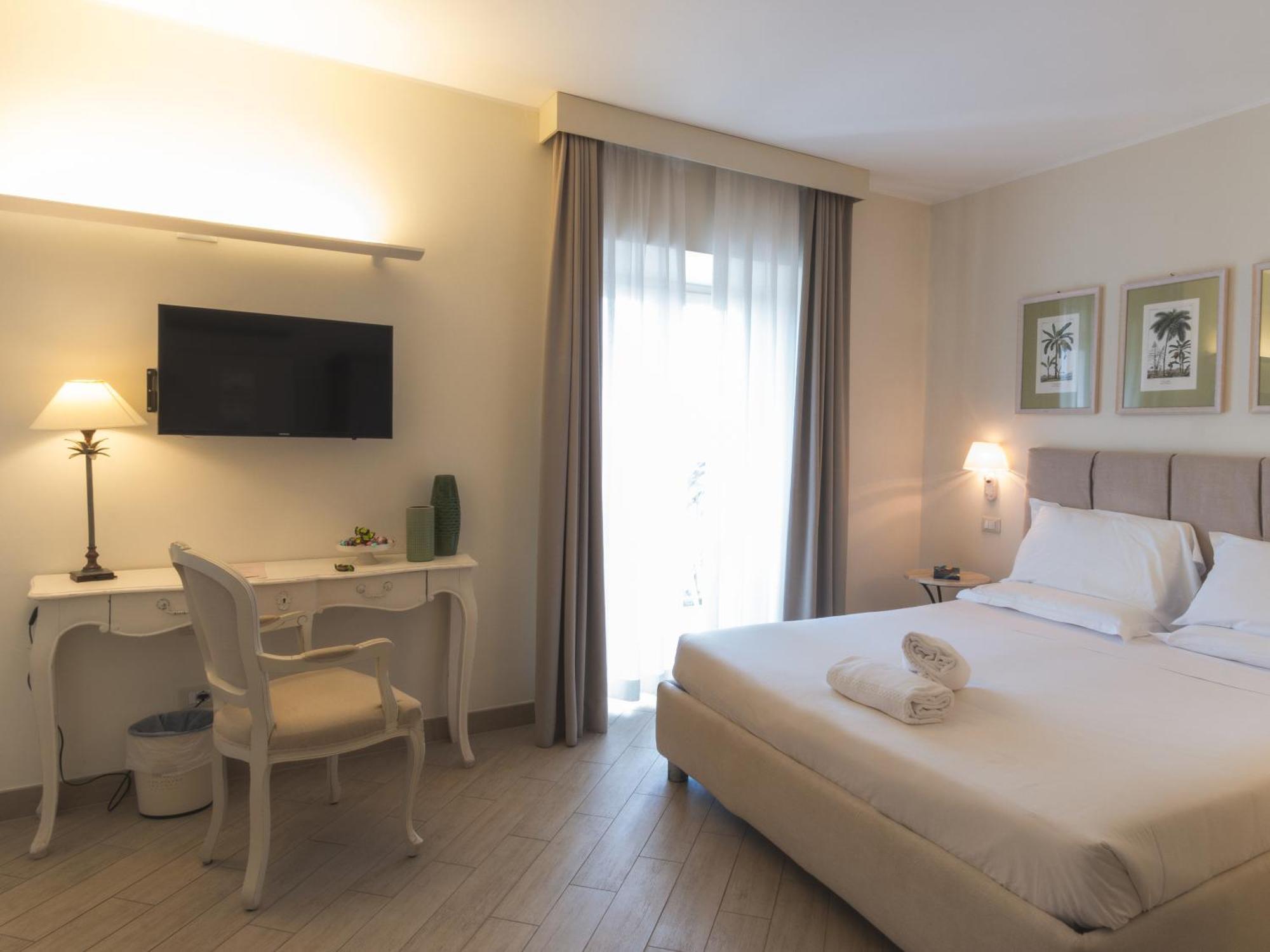 Hotel San Pietro Palace ฟีนาเลลีกูเร ภายนอก รูปภาพ