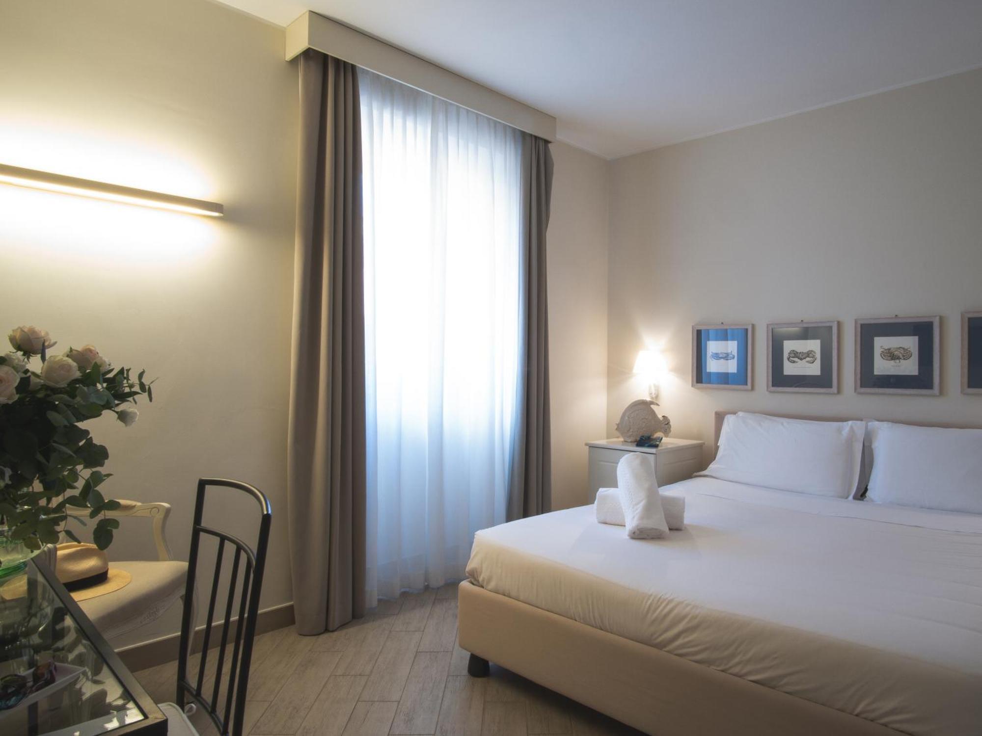 Hotel San Pietro Palace ฟีนาเลลีกูเร ภายนอก รูปภาพ