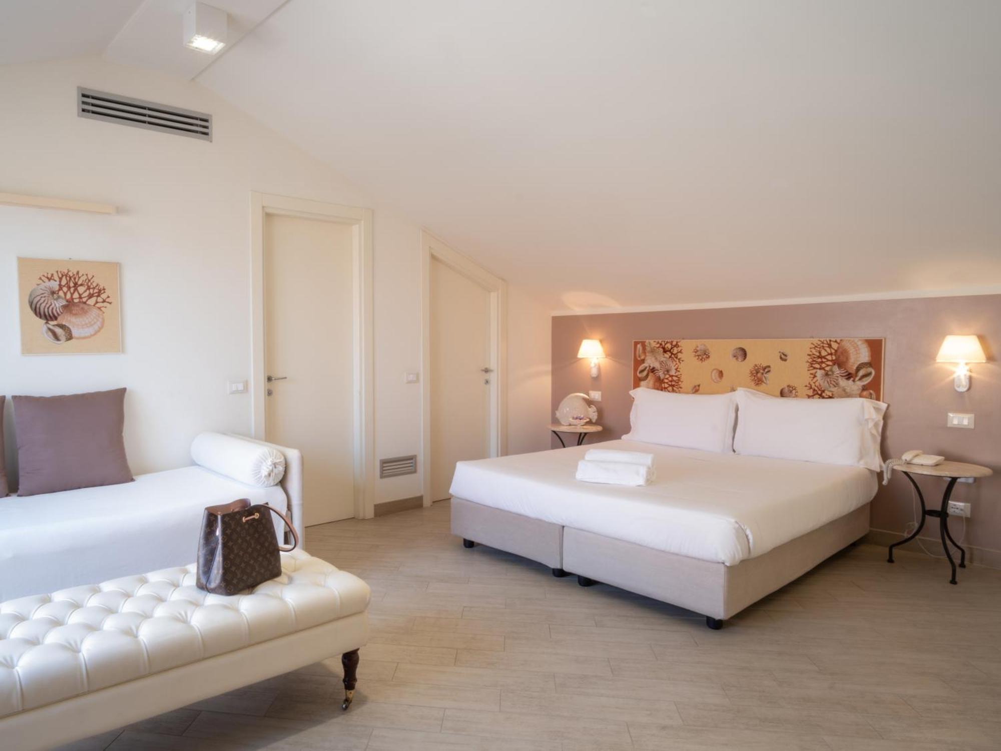 Hotel San Pietro Palace ฟีนาเลลีกูเร ภายนอก รูปภาพ