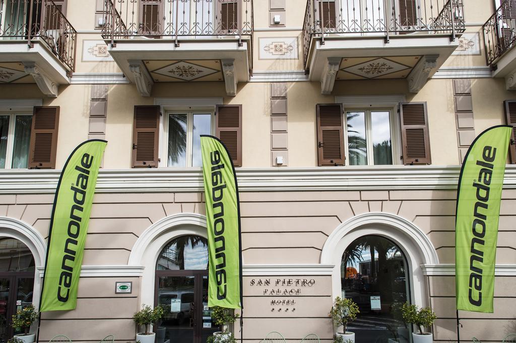 Hotel San Pietro Palace ฟีนาเลลีกูเร ภายนอก รูปภาพ