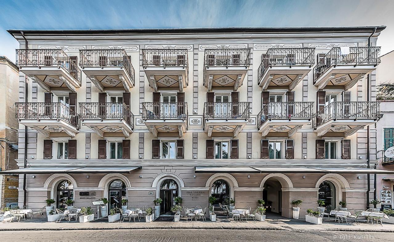 Hotel San Pietro Palace ฟีนาเลลีกูเร ภายนอก รูปภาพ